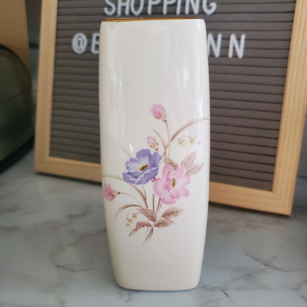 Vintage Asian Floral Porcelain Vase Gold Rim Cream - Picture 4 of 6